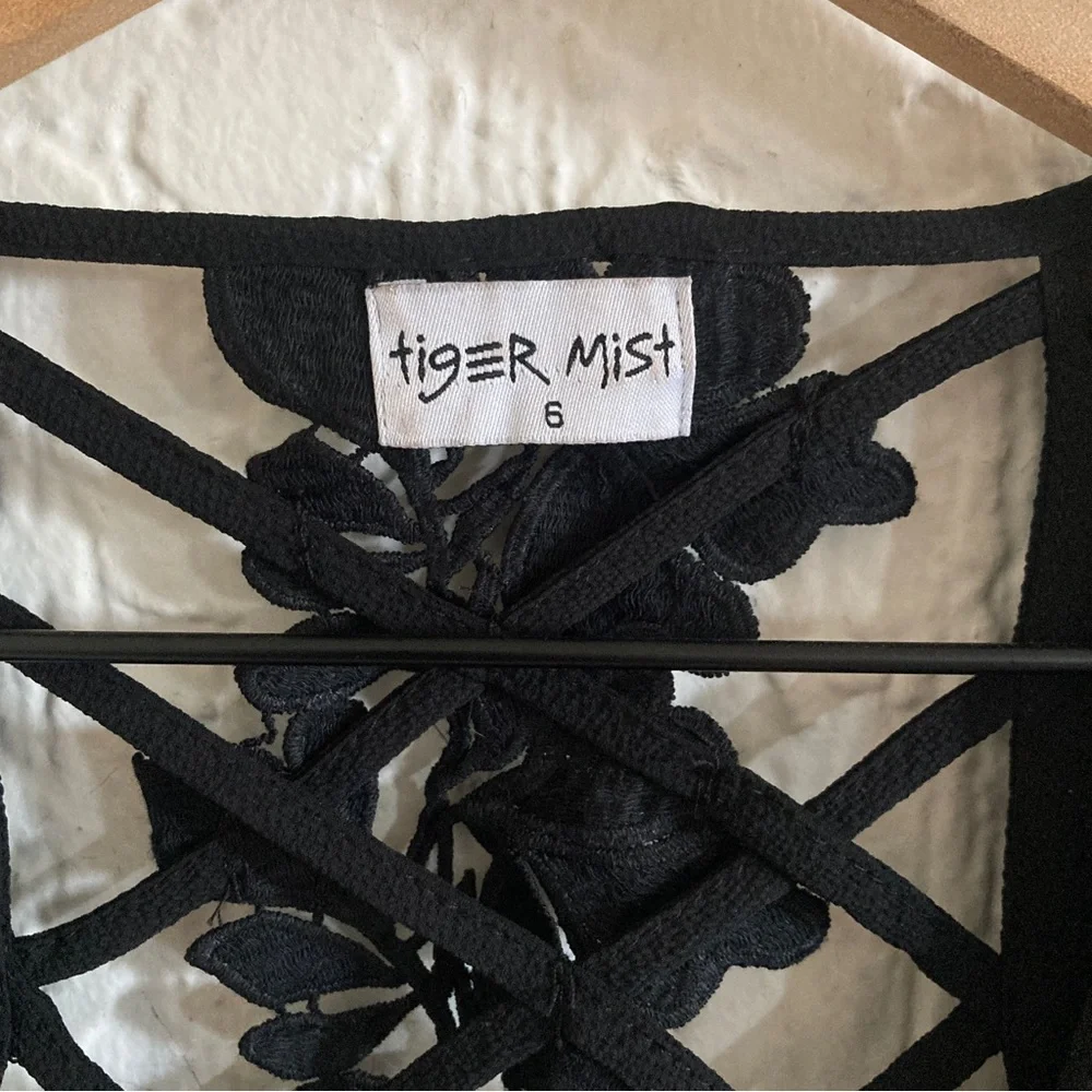 Tiger Mist Black Long Flared Sleeve Tie Up Crop Top Size 6 - Picture 3 of 7